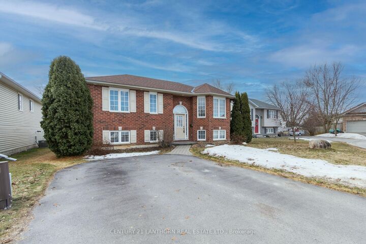 Property Photo:  6 Chisholm Square  ON K8N 5Z4 