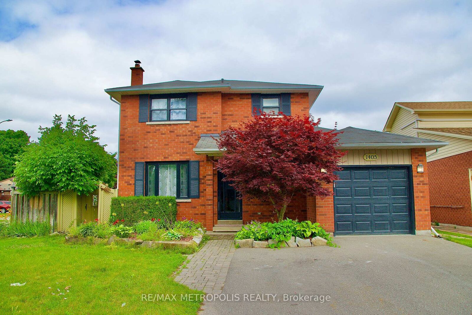 Property Photo: 1405 Manitou Drive ON L1G 7R2