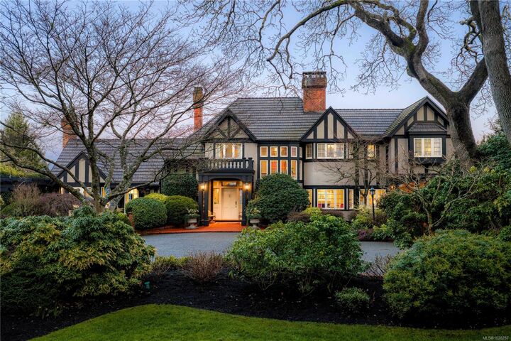 Property Photo:  3475 Upper Terrace Rd  BC V8R 6E6 