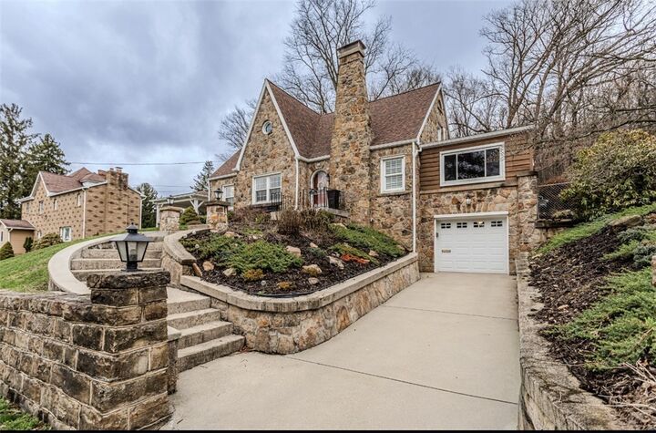 Property Photo:  1025 Isabella Road  PA 15425 