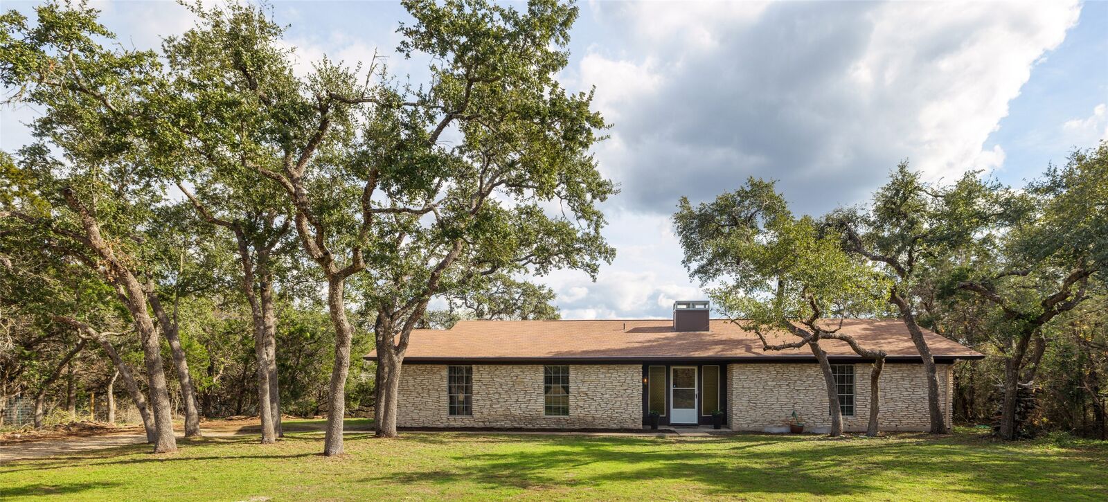 Property Photo:  9848 Weir Loop Circle  TX 78736 