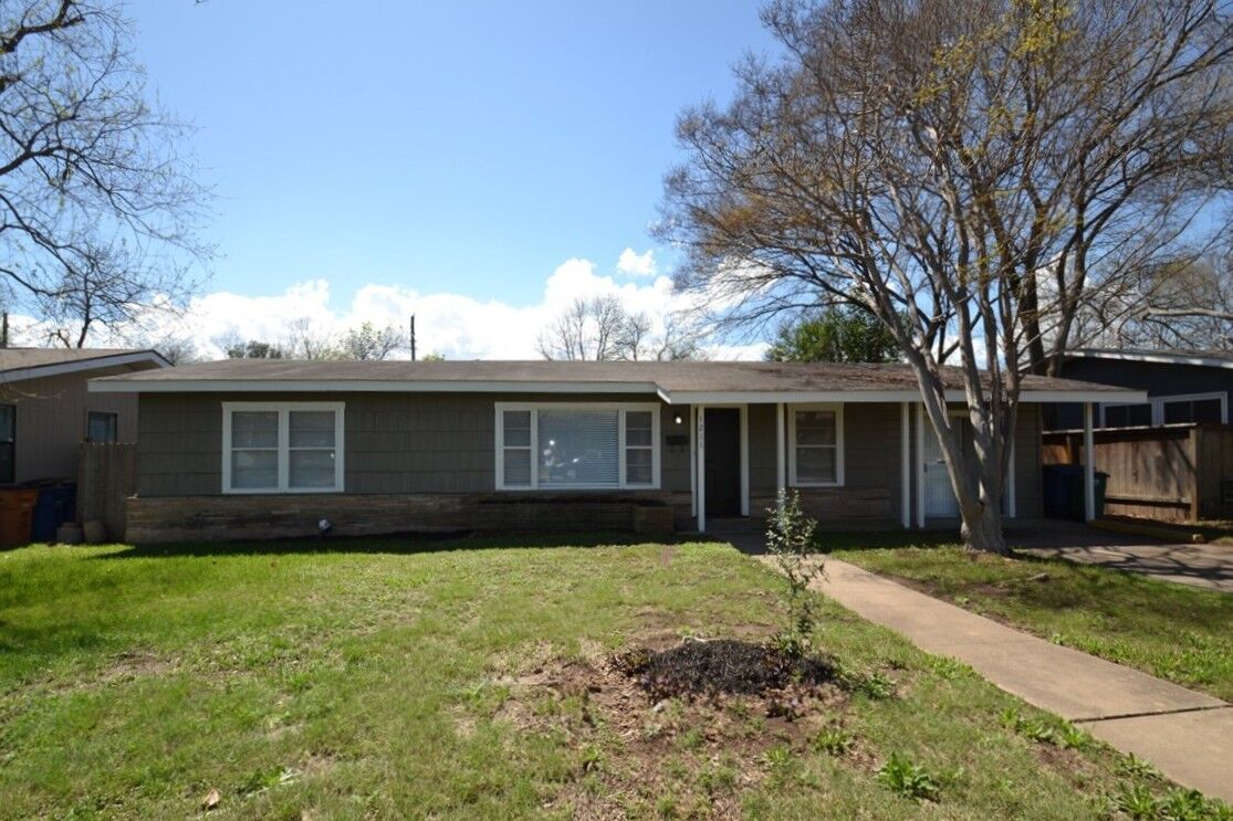 Property Photo: 1211 Ridgemont Drive TX 78723