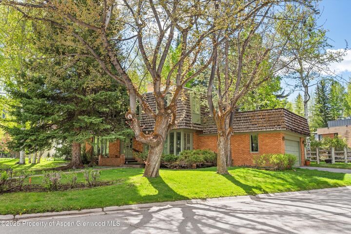 Property Photo:  531 Gillespie Street  CO 81611 