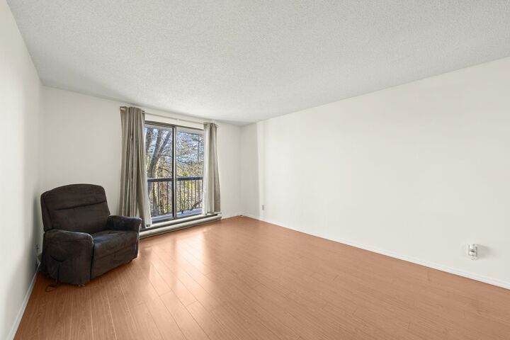 Property Photo: 8391 Bennett Road 312 BC V6Y 1N4