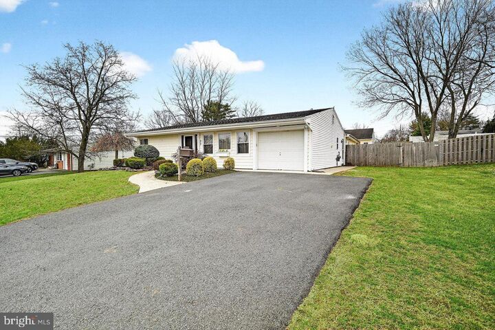Property Photo:  32 Kingsley Road  NJ 08824 