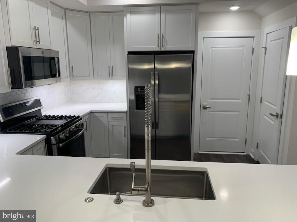 Property Photo:  13262 Woodland Park Road  VA 20171 