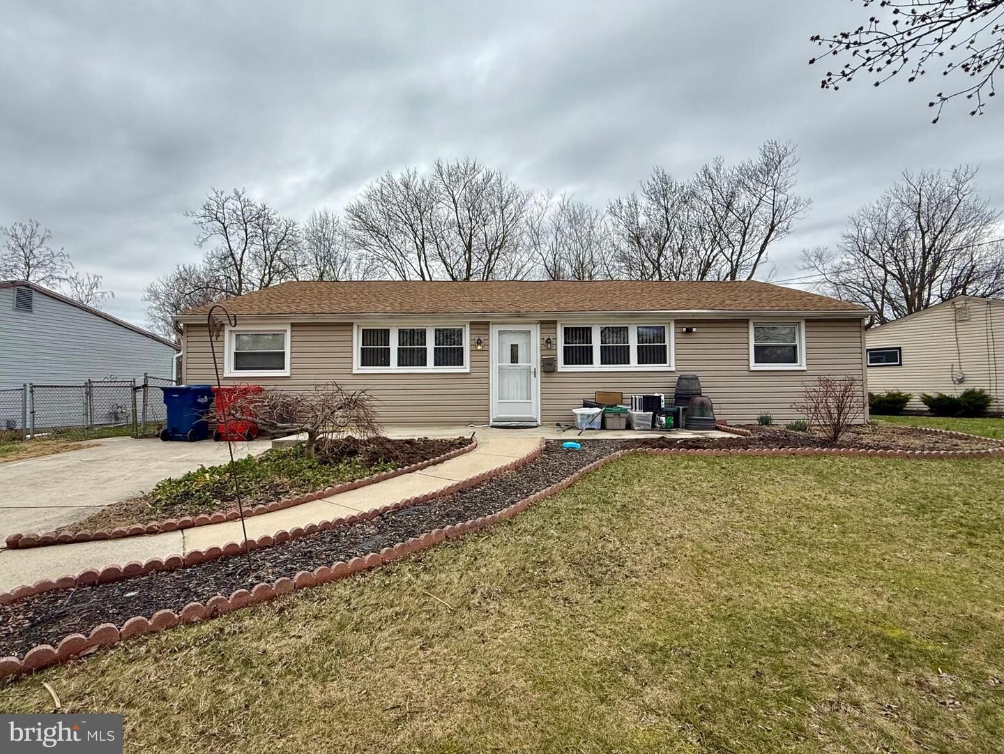 Property Photo:  604 Tait Road  NJ 08083 