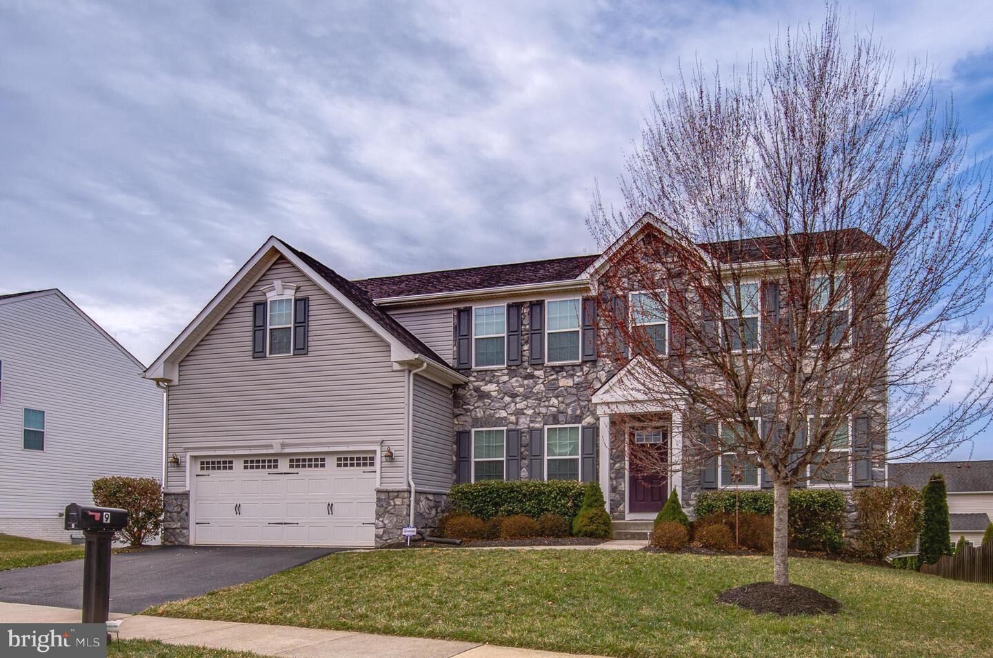 Property Photo: 9 Fox Meadow Drive VA 20180