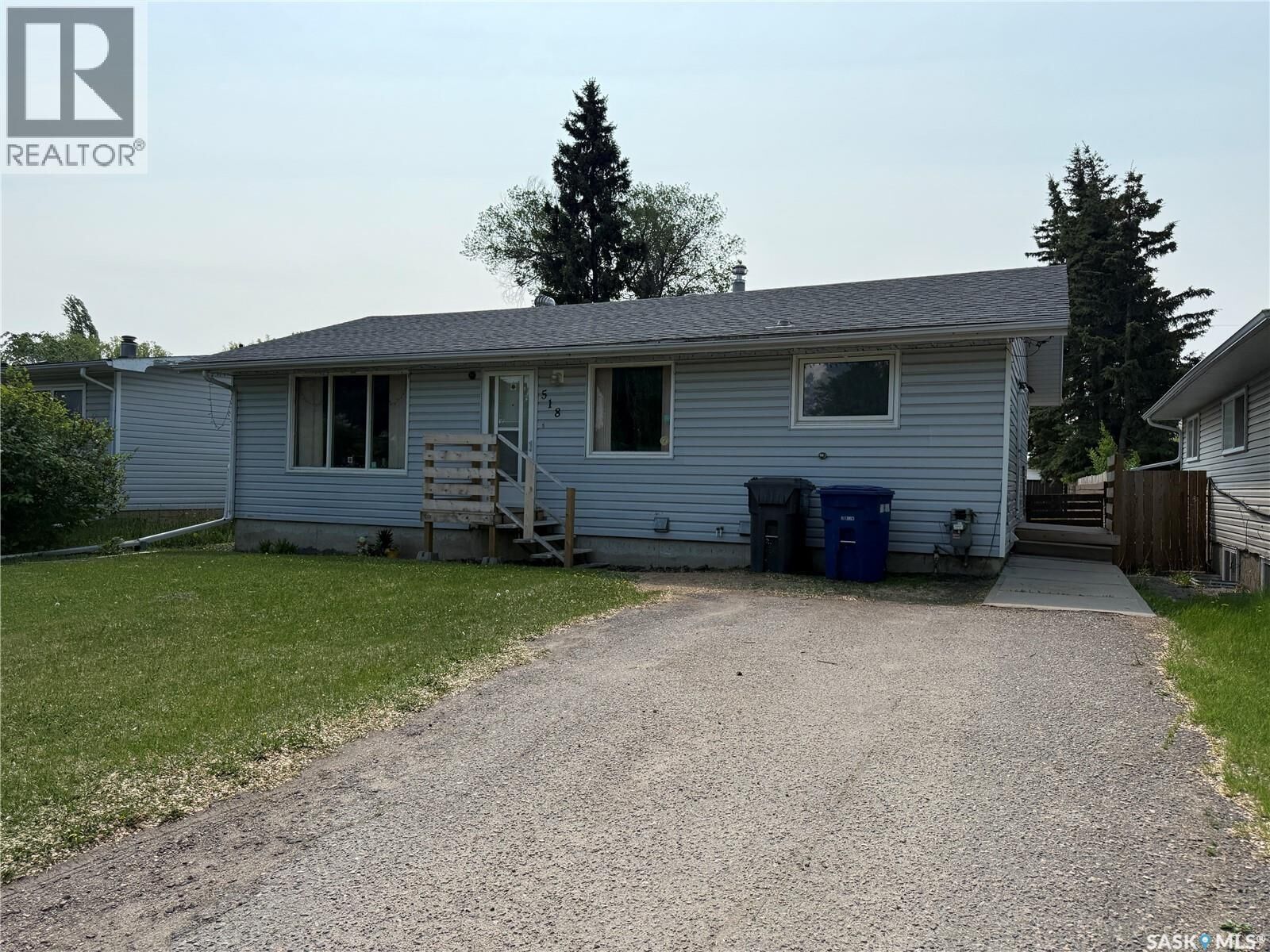 Property Photo:  518 3rd Avenue W  SK S9X 1B3 