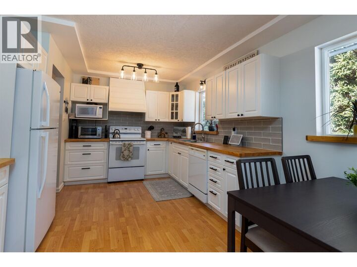 Property Photo: 5515 Kleanza Drive BC V8G 0A7