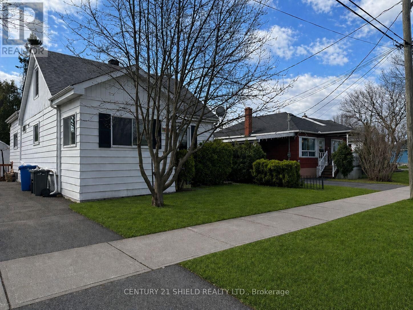 Property Photo: 1005 Third Street East ON K6H 2E9