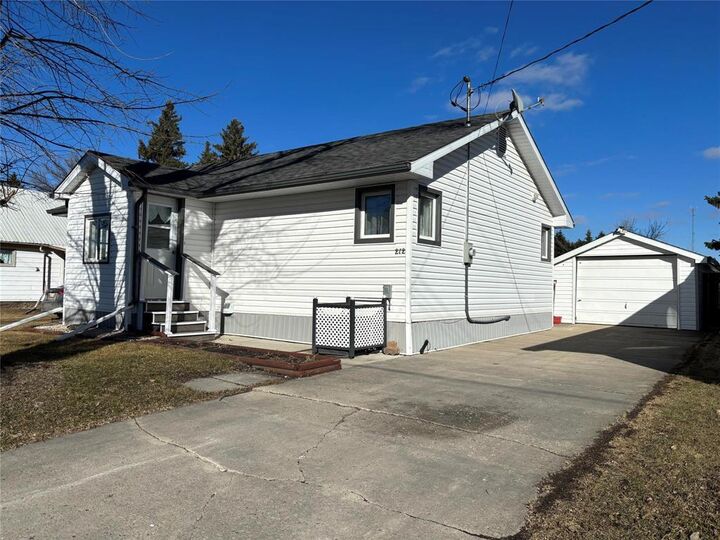 Property Photo:  212 Hossack Avenue  MB R0K 1G0 