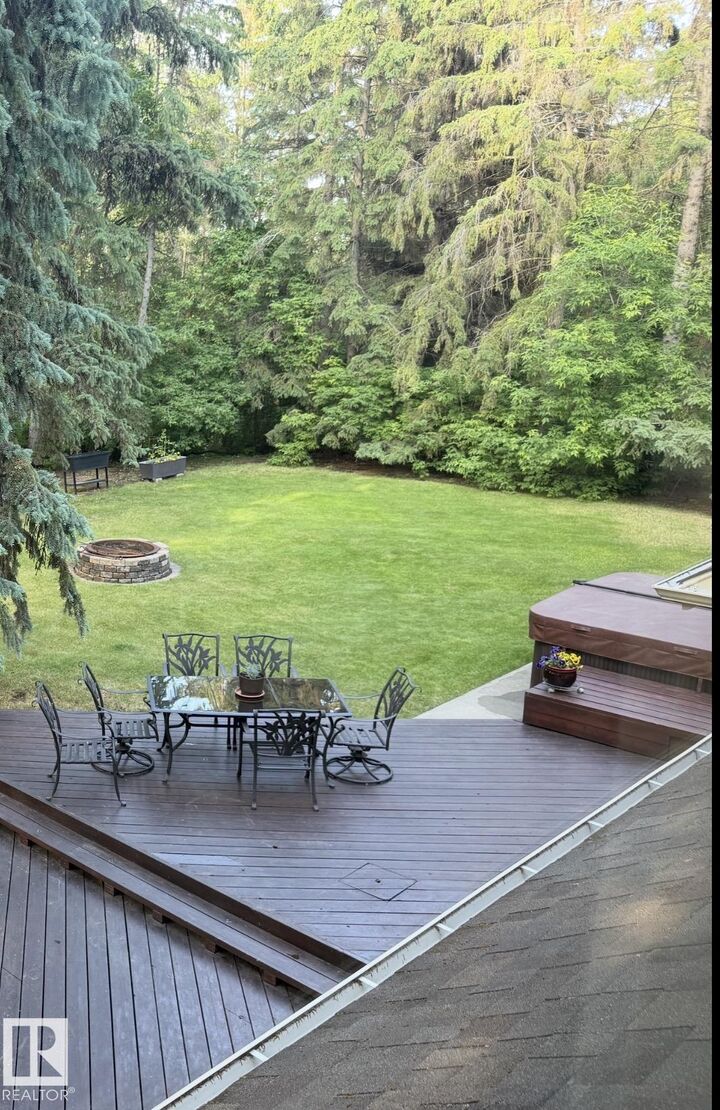 Property Photo: 14 Wedgewood Crescent NW AB T6M 2N4