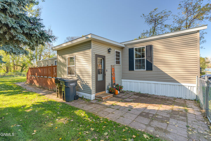 Property Photo: 616 Dover Drive ND 58504