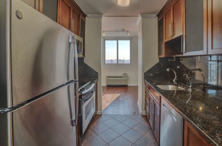 Property Photo:  100 Manhattan Ave 2010  NJ 07087 