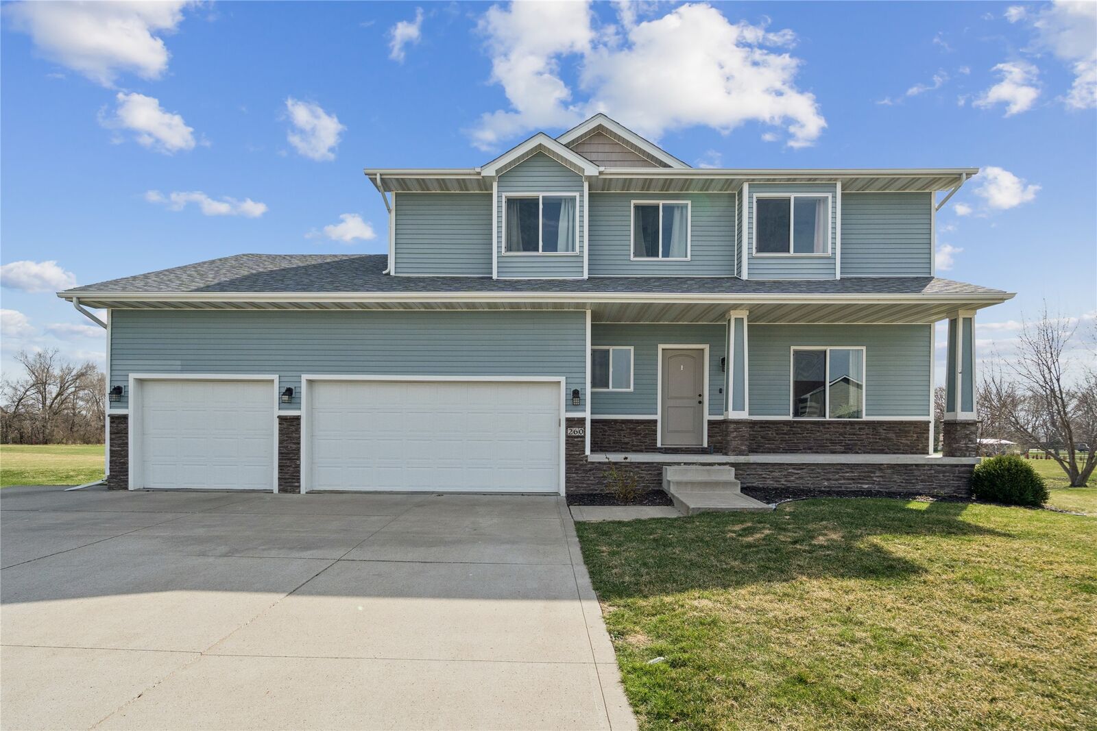 Property Photo:  260 SE Dorr Court  IA 50327 