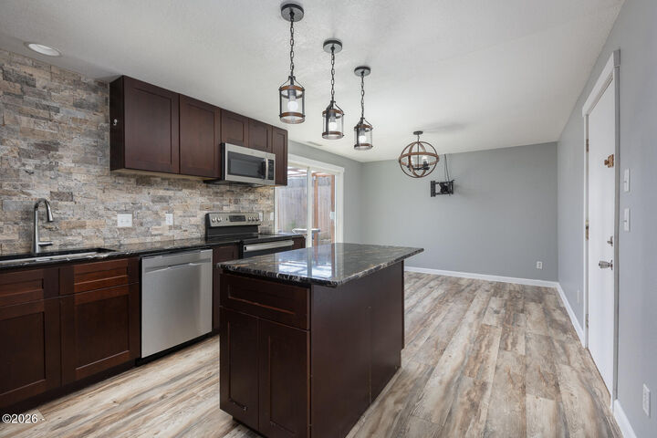 Property Photo: 572 SE Jetty Avenue OR 97367