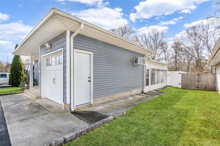 Property Photo:  58 Pentmoor Drive  NY 11950 