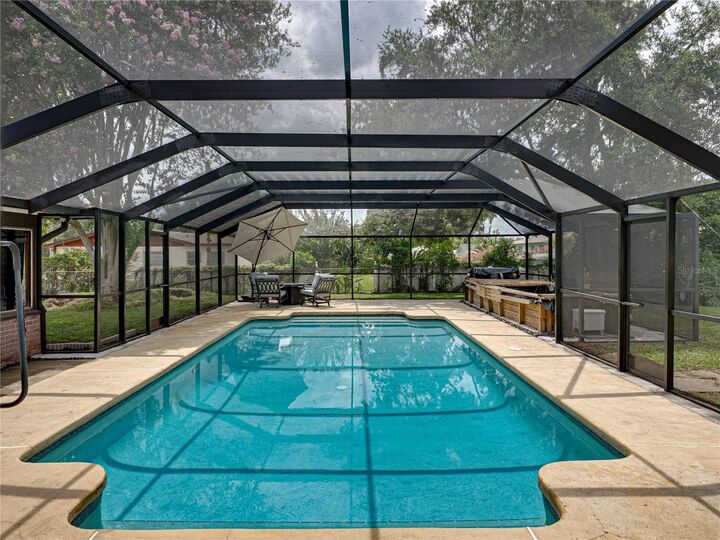 Property Photo:  609 W Pipkin Road  FL 33813 