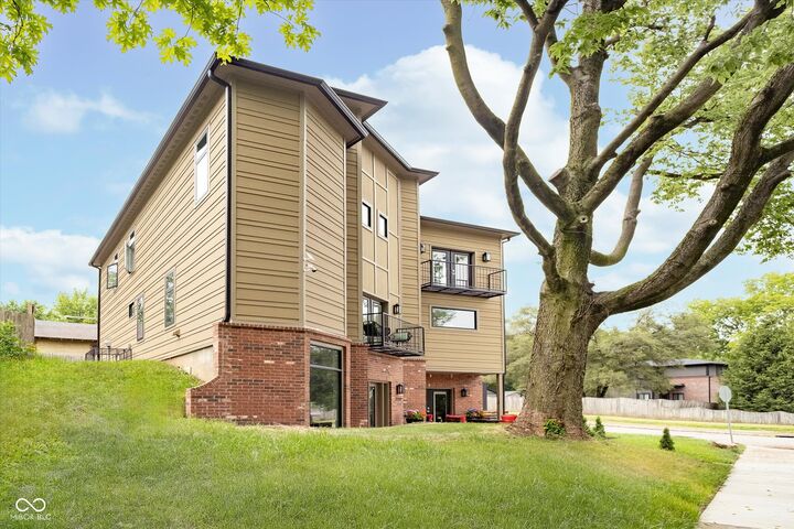 Property Photo:  2130 Brookside Parkway North Drive  IN 46201 