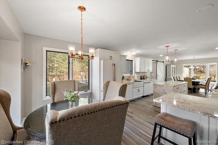 Property Photo:  5160 Old Mill Road  MI 48306 2457 