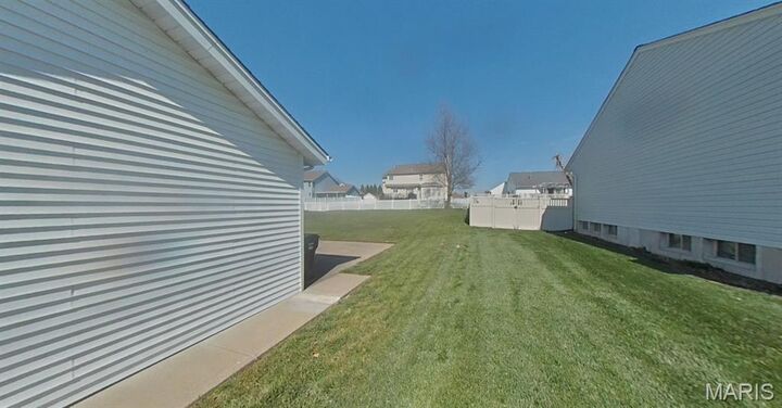 Property Photo:  1860 Chateau Du Mont Drive  MO 63031 