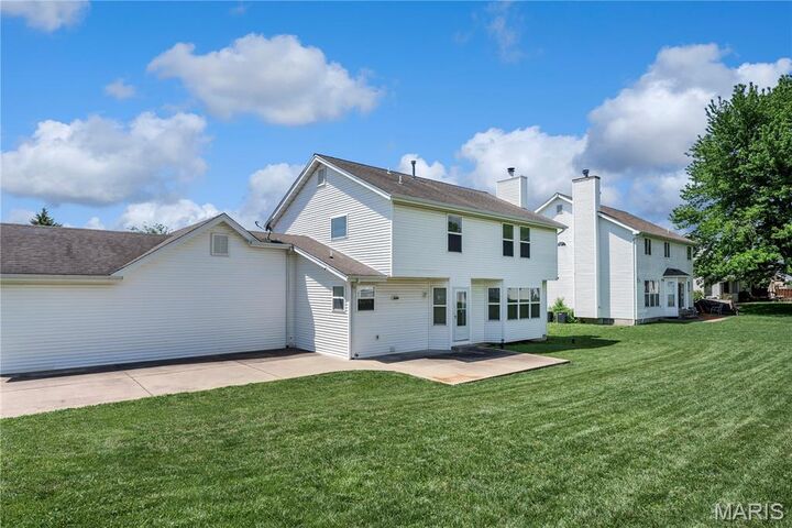 Property Photo:  1860 Chateau Du Mont Drive  MO 63031 