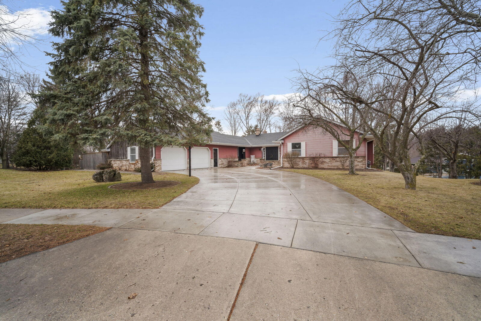 Property Photo: 1324 Rhynie Ct WI 53095