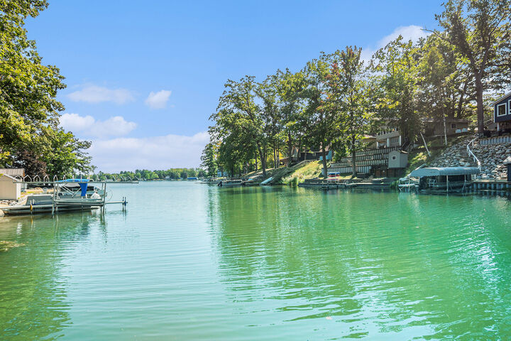 Property Photo:  2066 Deepwood Drive  MI 48622 