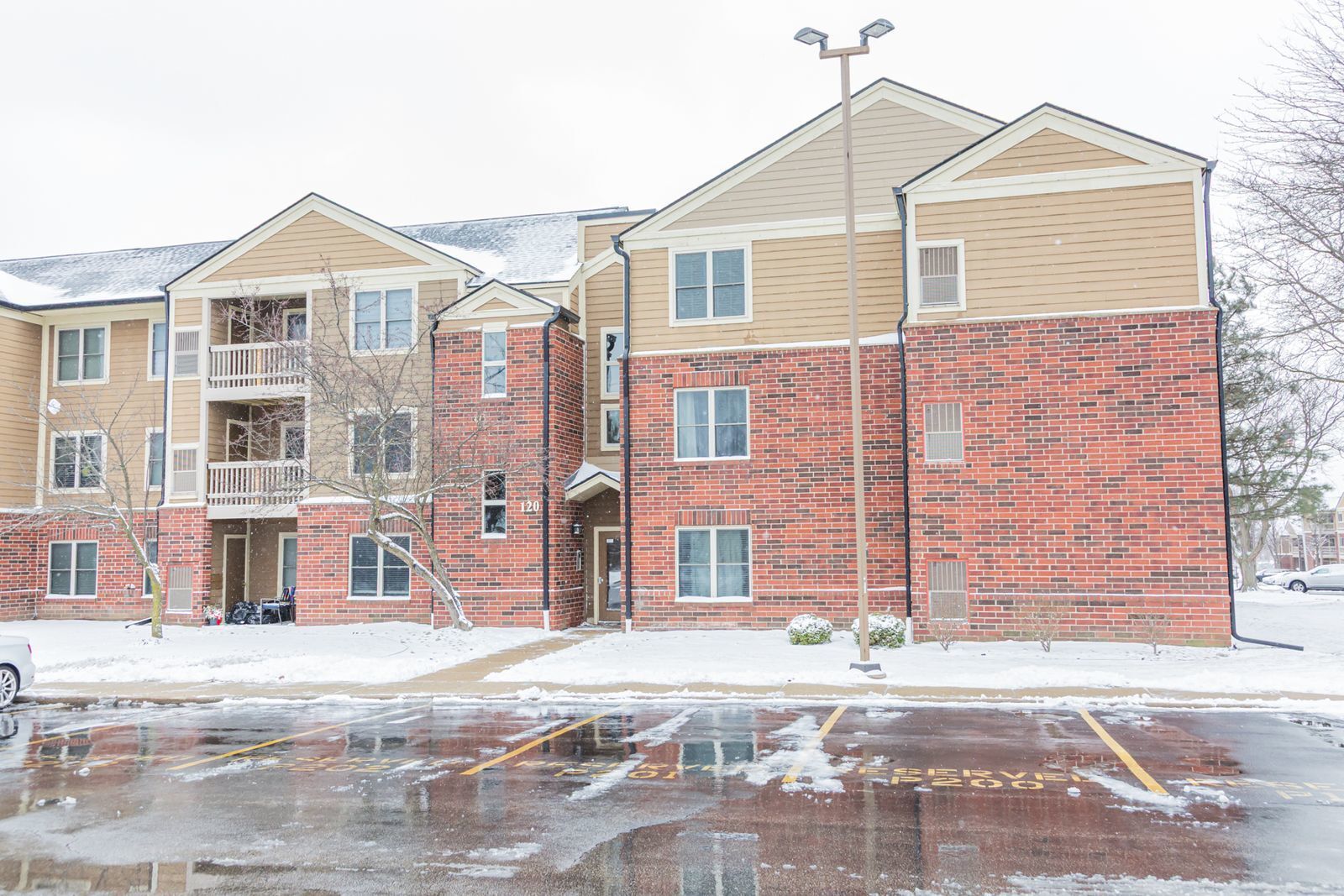 Property Photo:  120 Glengarry Drive 112  IL 60108 