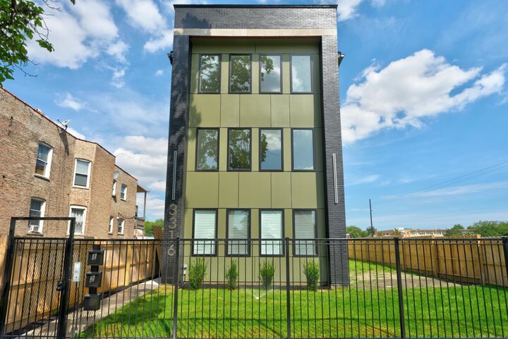 Property Photo: 3316 W Adams Street IL 60624