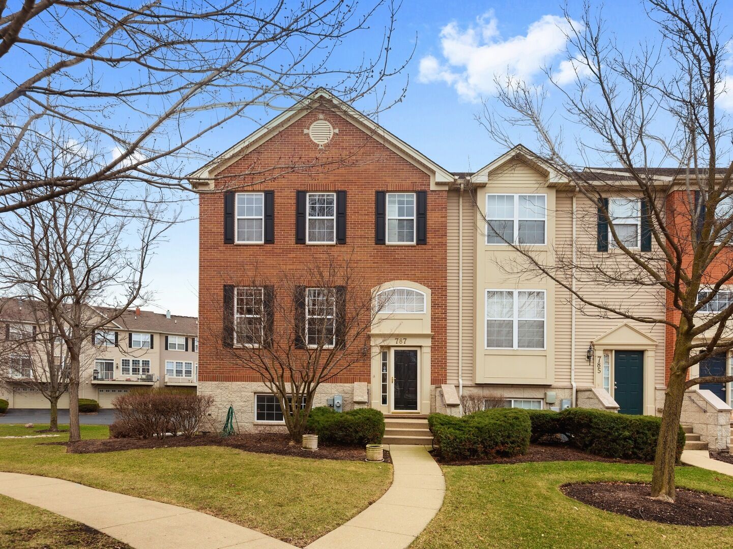 Property Photo: 787 Thornbury Court IL 60103