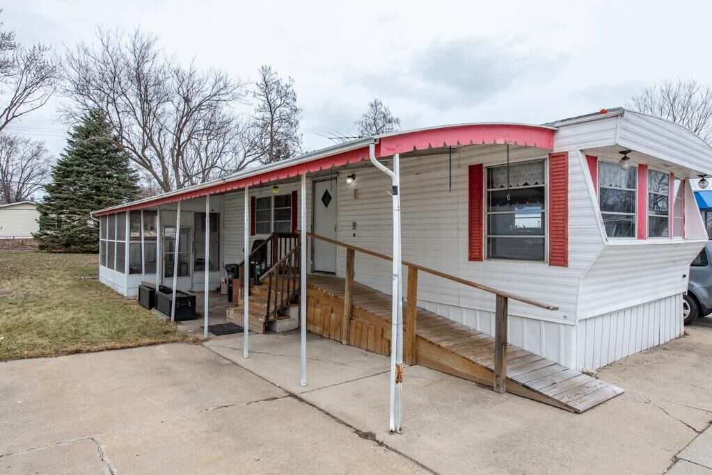 Property Photo:  38285 N Sheridan Road 126  IL 60087 