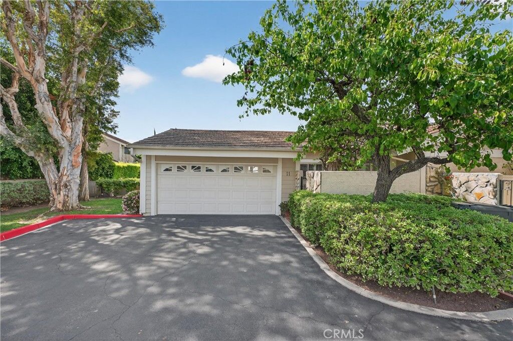 Property Photo: 11 Park Vista CA 92604