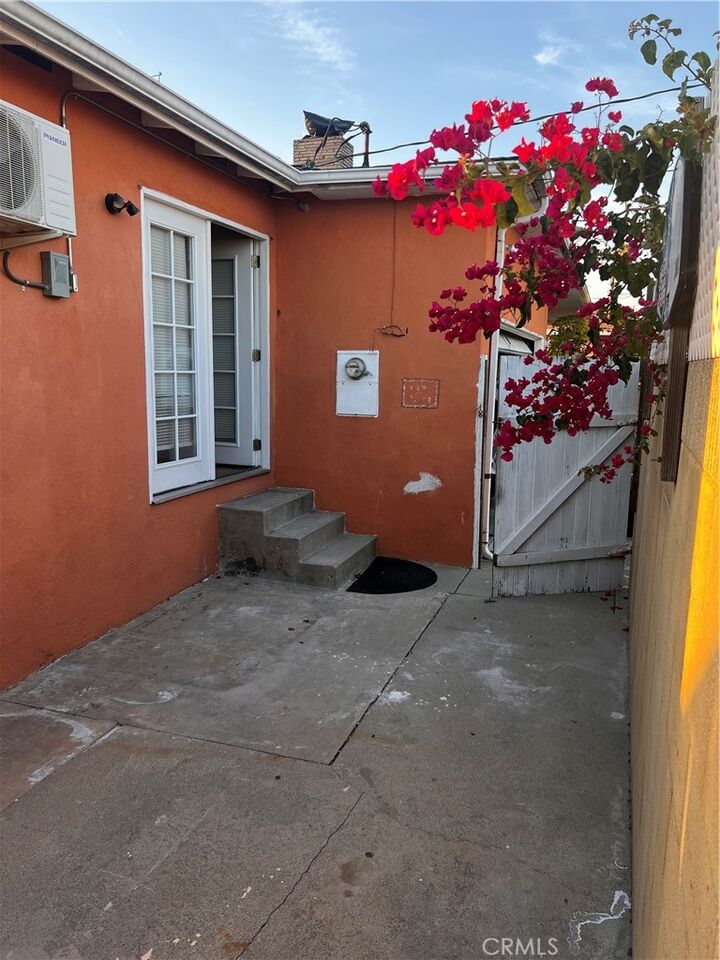 Property Photo:  1511 Frigate Avenue  CA 90744 