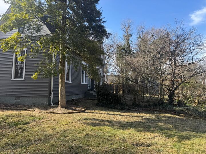 Property Photo: 215 N Washington St TN 37388