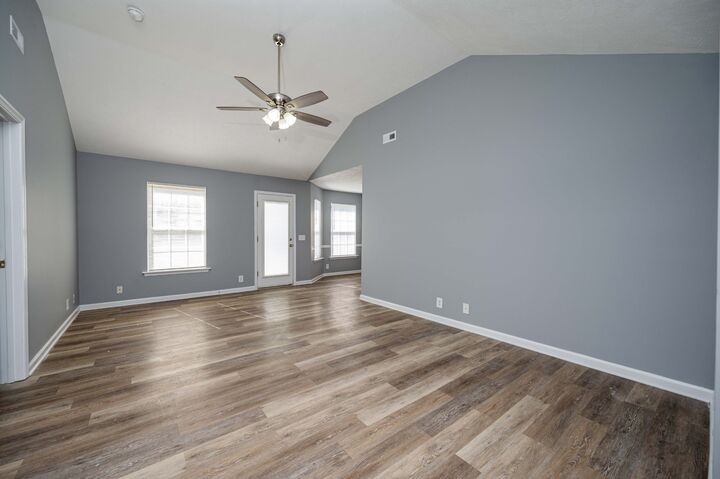 Property Photo:  124 Breeze Dr  TN 37129 