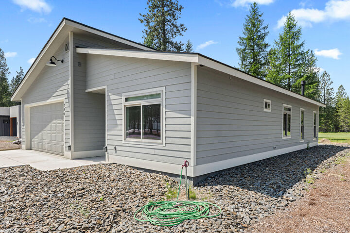Property Photo:  250 Hogans Way  WA 99109 