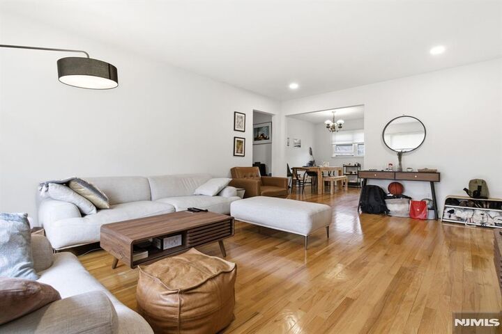 Property Photo:  90 Cortland Place Flr 2  NJ 07670 