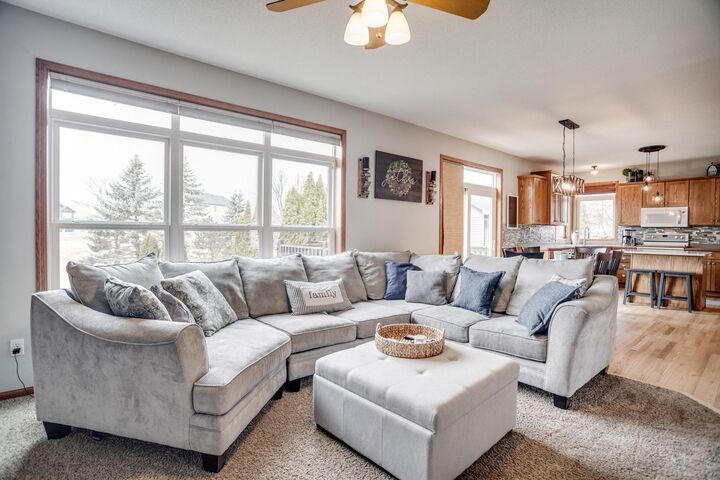 Property Photo:  682 Lynn Court  MN 55328 