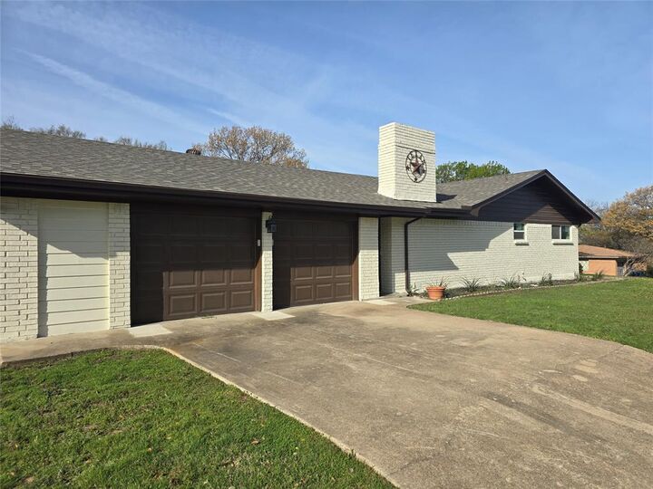 Property Photo:  5801 Wedgworth Road  TX 76133 