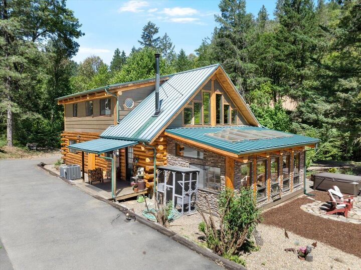 Property Photo:  487 Wagon Trail  OR 97530 