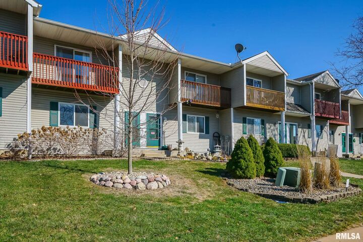 Property Photo: 3510 N Kingston Drive 8 IL 61604