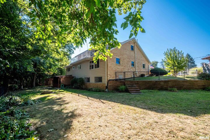 Property Photo:  1815 S Timber Court  IL 61607 