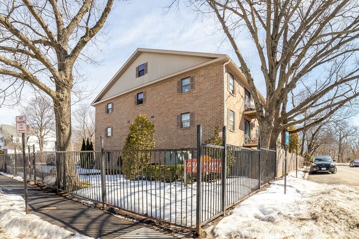 Property Photo: 80 Staton St 32 MA 01605