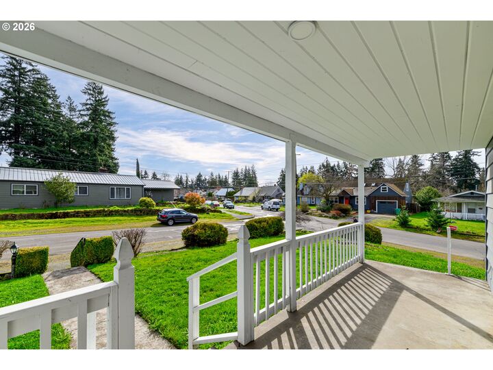 Property Photo:  8647 NE Schuyler St  OR 97220 