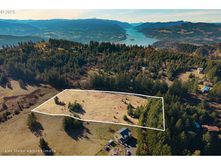 Property Photo:  4 Windsong Ln  WA 98672 