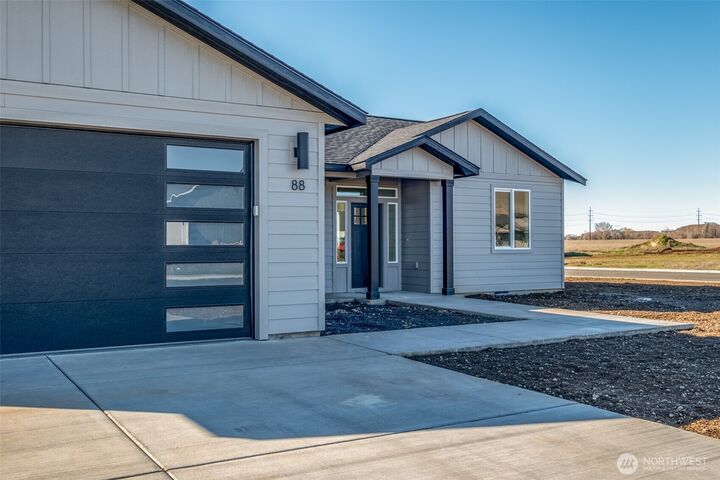 Property Photo:  88  Sunwest Drive  WA 98823 