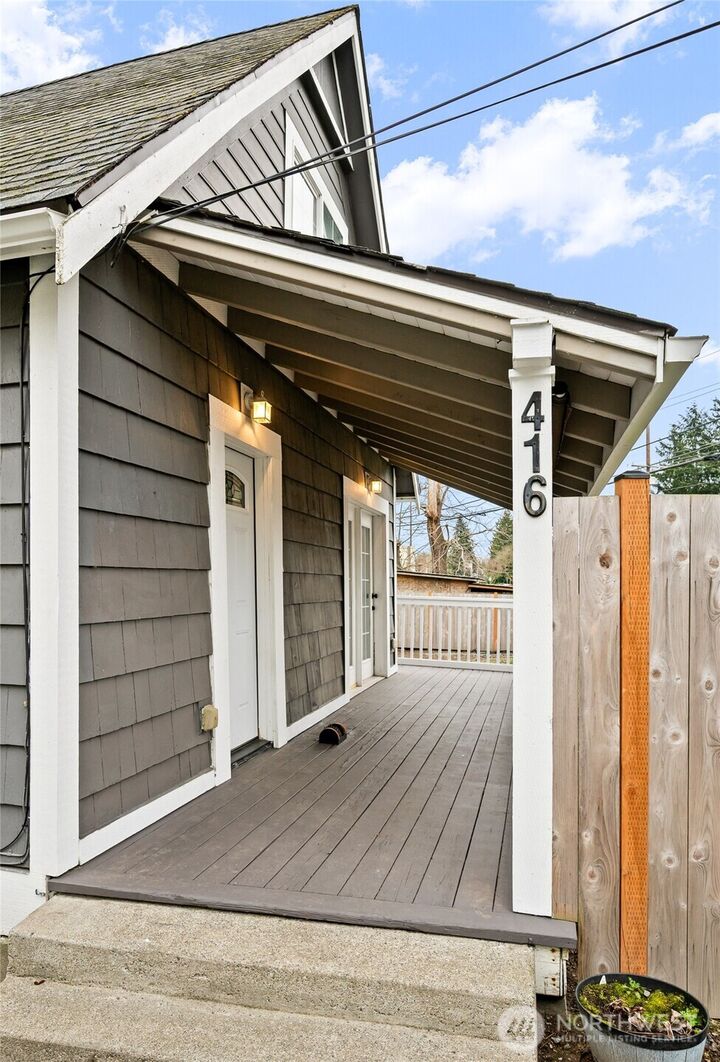 Property Photo:  416 N Regent Street  WA 98233 