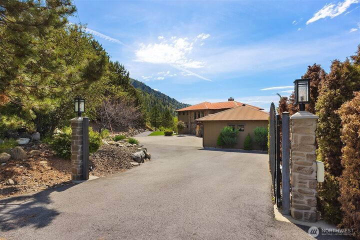 Property Photo: 23195 Columbia Pointe Lane WA 98843